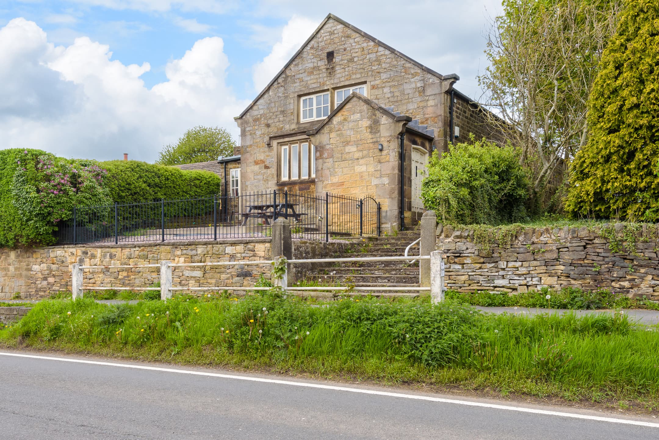 Castle Hill, Holmesfield, S18