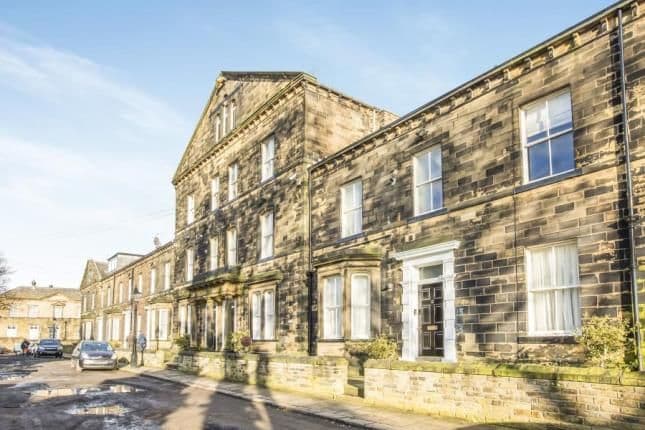 15 Balmoral Place, Halifax, HX1