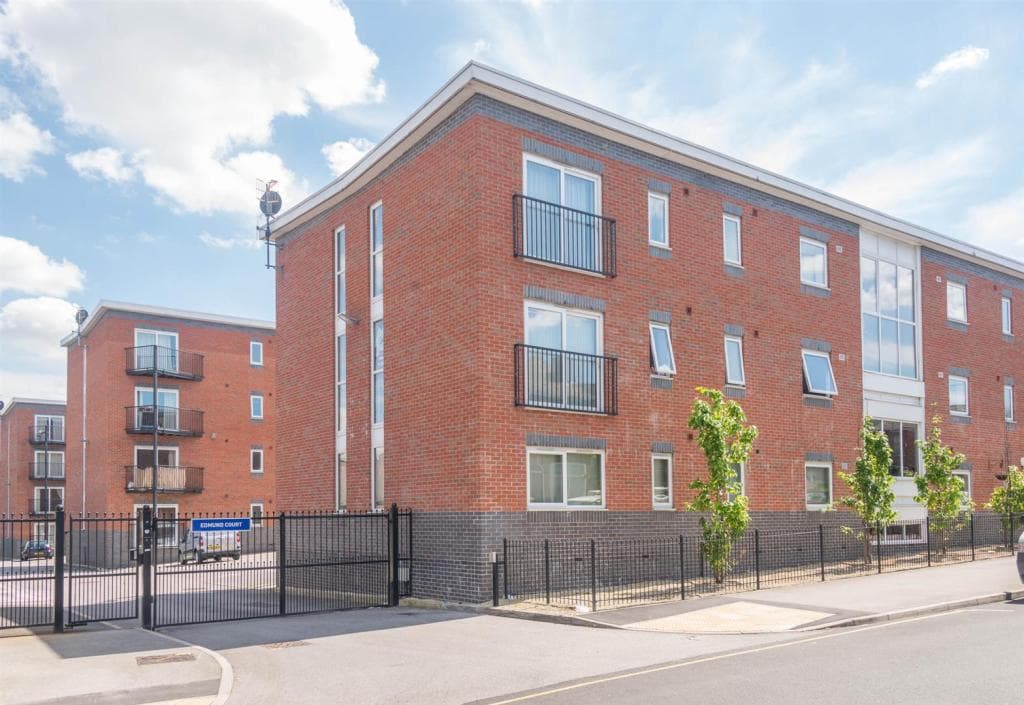 Edmund Court, Riverside House, S2