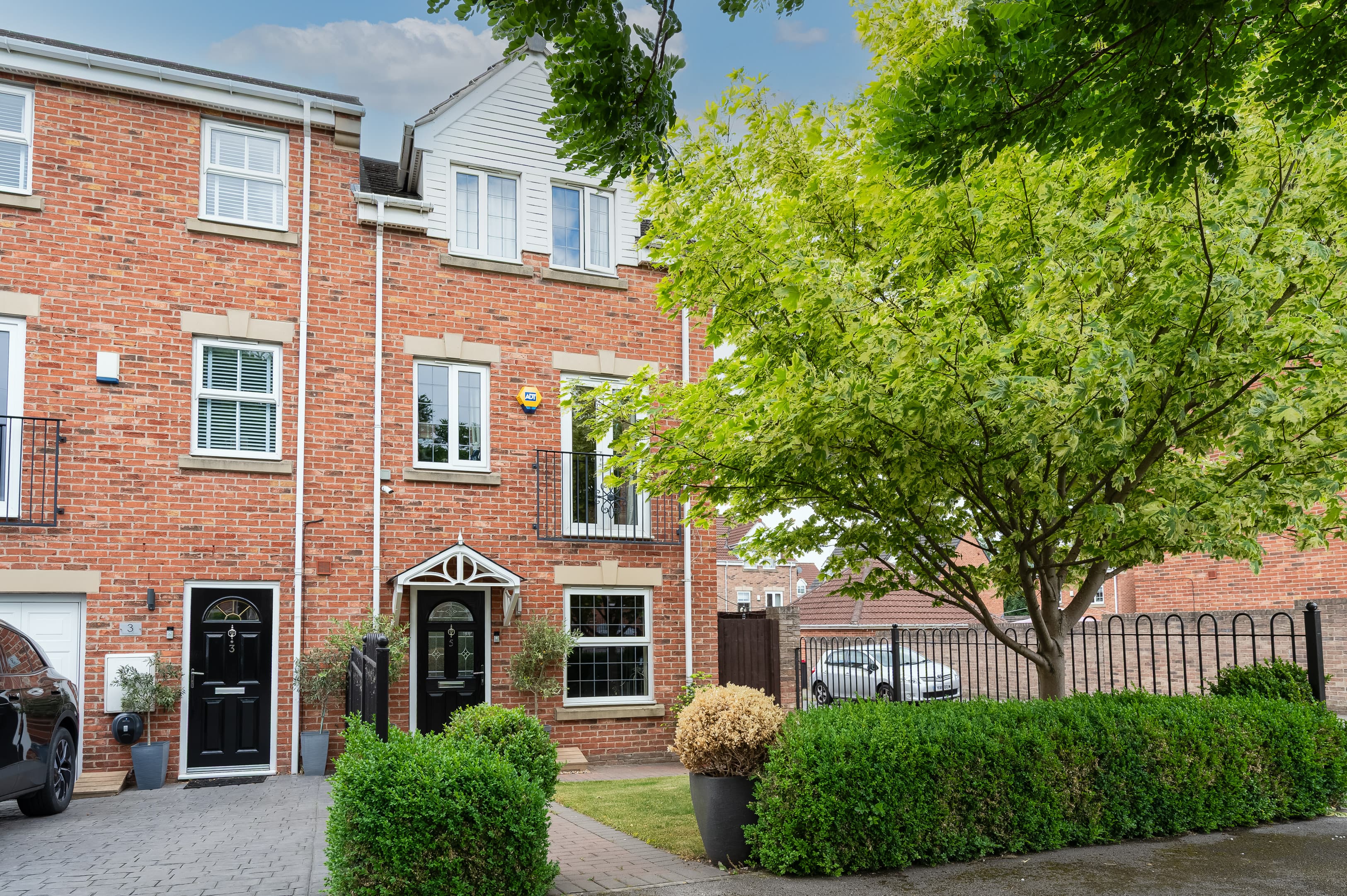 Roberts Grove, Aston, S26